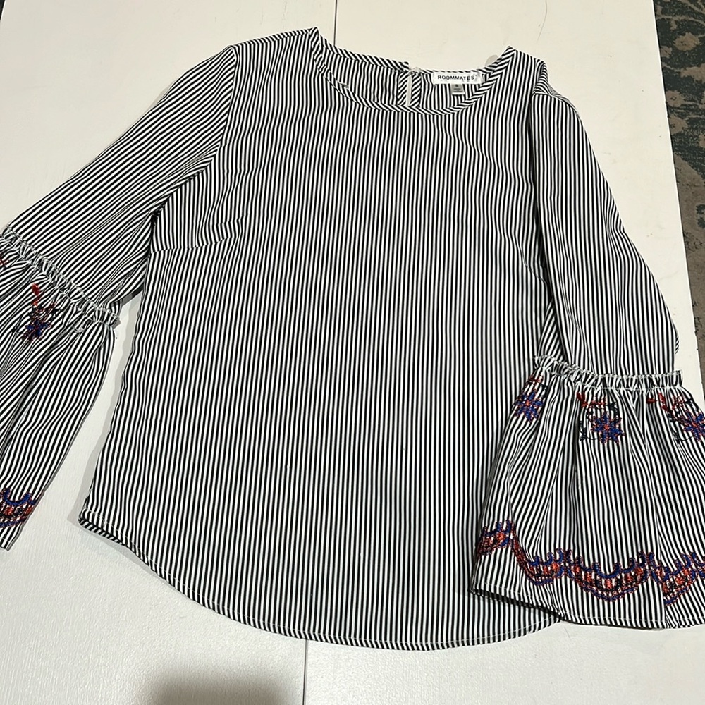 Roommates striped bell sleeved with embroidery women’s size small